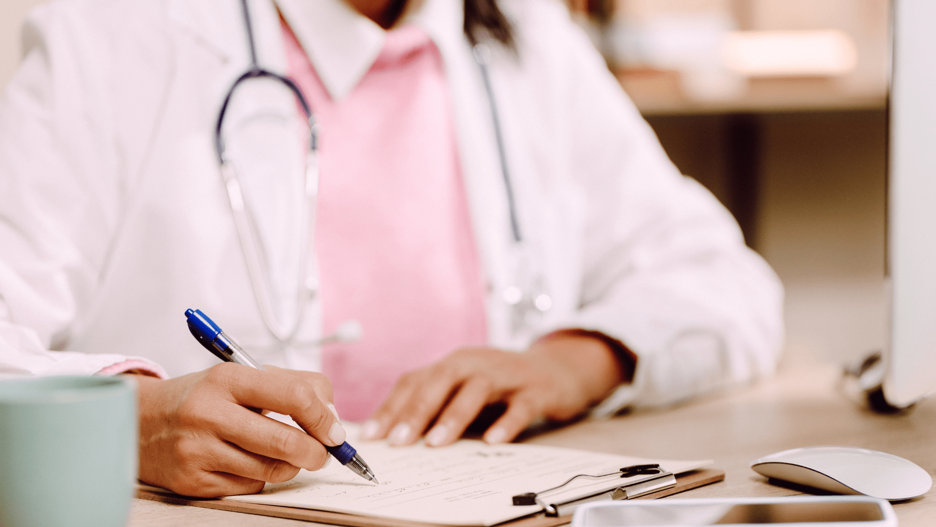 Female-gynaecologist-Fertitude